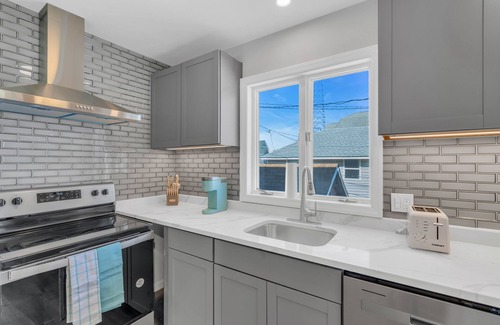 Manasquan House | Manasquan BeachSide Back House 50 ft to Beach - Completely Updated