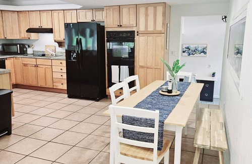 Weeki Wachee Gardens House | Manatee Cove Compound Retreat Star5Vacations