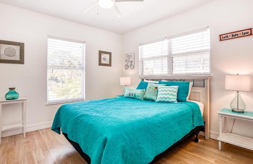Sunny Shores House | Manatee Manor