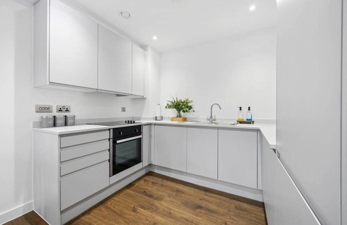 Salford Apartment | Manchester - Apartment - Sleeps 5 - Parking