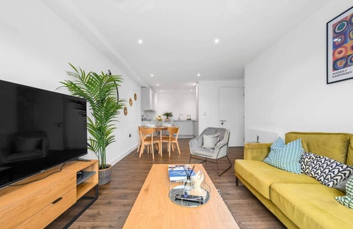 Salford Apartment | Manchester - Apartment - Sleeps 5 - Parking