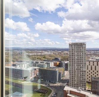 Manchester City Centre Apartment | Manchester City Centre,Picadilly , Skyline View