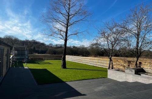 Offerton House | Manchester Luxury Country House Close To The City With Hot Tub & BBQ Fire Pit.