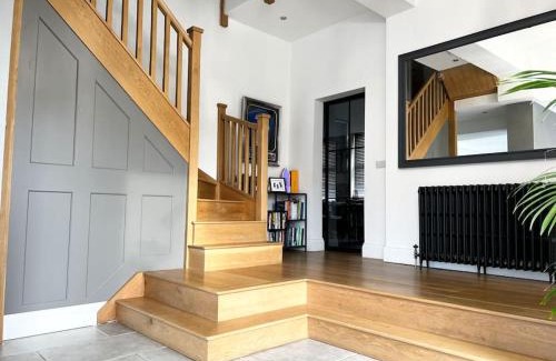 Offerton House | Manchester Luxury Country House Close To The City With Hot Tub & BBQ Fire Pit.