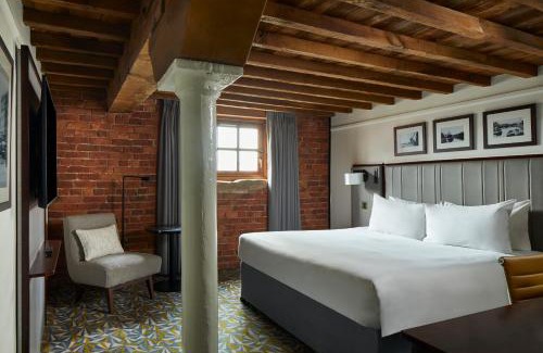 Manchester City Centre Hotel | Manchester Marriott Victoria & Albert Hotel