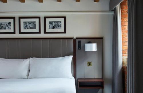 Manchester City Centre Hotel | Manchester Marriott Victoria & Albert Hotel