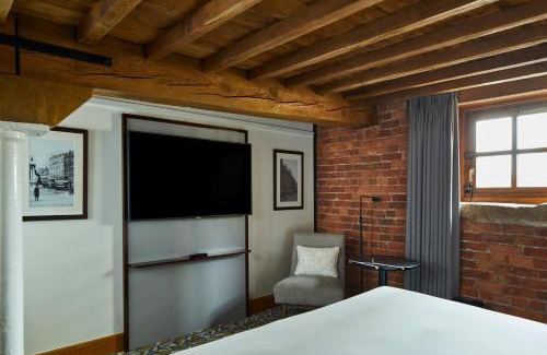 Manchester City Centre Hotel | Manchester Marriott Victoria & Albert Hotel