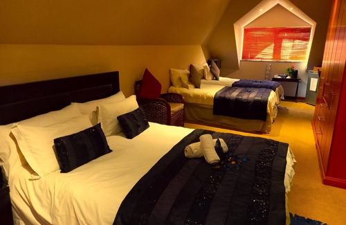Bloubergstrand House | Mandalay Beach B & B