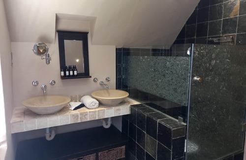 Bloubergstrand House | Mandalay Beach B & B