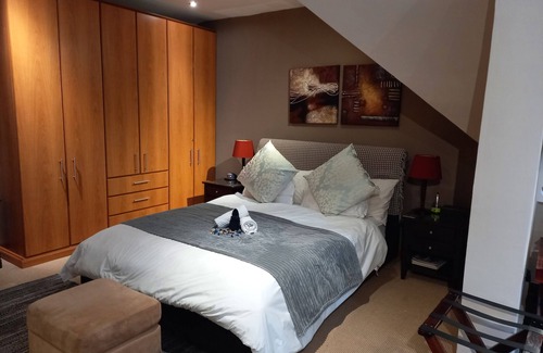 Bloubergstrand House | Mandalay Beach B & B