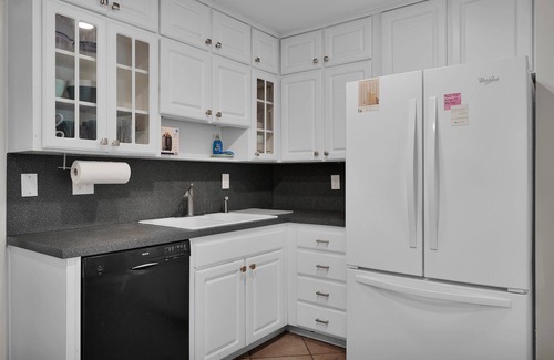 Southside House | Mandarin Walkable Location, Spacious Home, Pool
