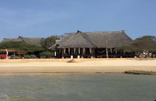 Manda Island Ski Chalet | Mandarina Beach House