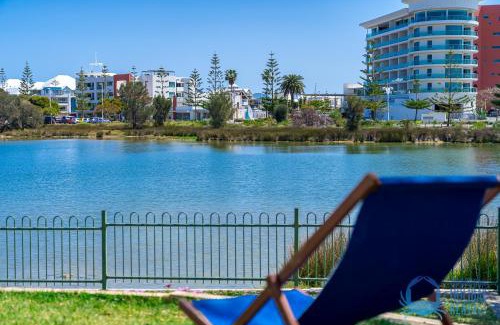 Mandurah House | Mandurah Overlooking The Marina