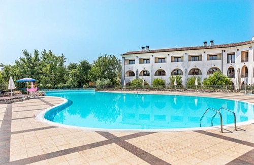 Solarolo Apartment | Manerba Resort C18 by Wonderful Italy