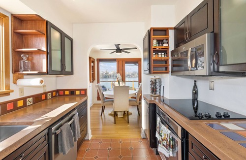 Bremerton Cottage | Manette Waterfront Beach Cottage