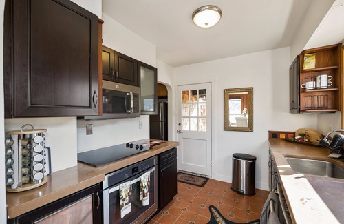 Bremerton Cottage | Manette Waterfront Beach Cottage