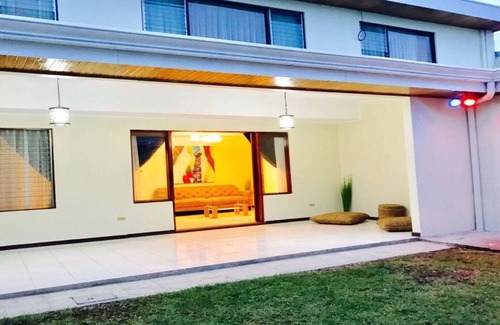 Pavas House | Mango Boulevard Hotel