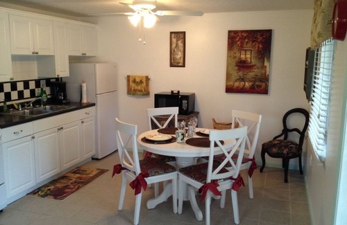 Englewood Cottage | Mango Cottage in quiet Olde Englewood