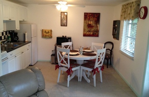 Englewood Cottage | Mango Cottage in quiet Olde Englewood