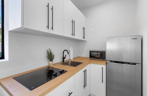 Melaleuca Gardens Apartment | Mango House Dania Beach