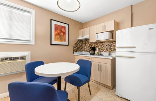Wildwood Hotel | Mango Motel