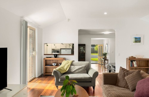 Sawtell House | Mango Tree Cottage - Relaxed Coastal Retreat in Sawtell – Ideal for Family Getaways
