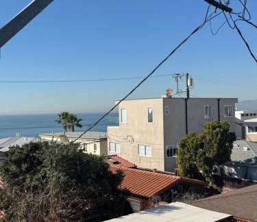 Gas Lamp Section Apartment | Manhattan Beach Oasis