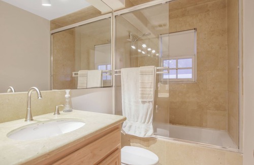 Sand Section Apartment | Manhattan Beach Walkstreet with front patio, furnished or unfurnished
