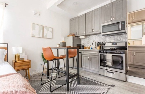 El Porto Apartment | Manhattan Beach Studio with Parking - The Swing Studio