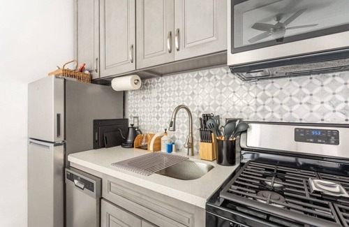El Porto Apartment | Manhattan Beach Studio with Parking - The Swing Studio