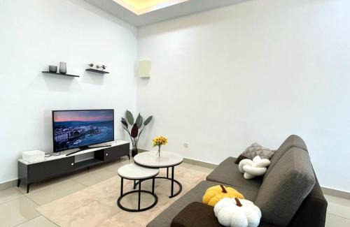 Tebrau Apartment | Manhattan, Mount Austin by Antlerzone