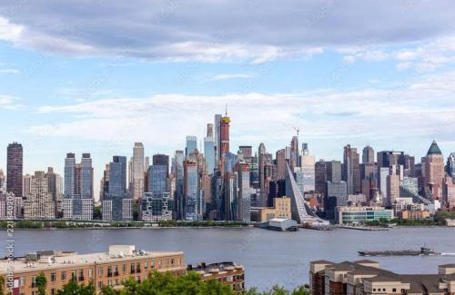 West New York Apartment | Manhattan Skyline Mins to TimeSQ