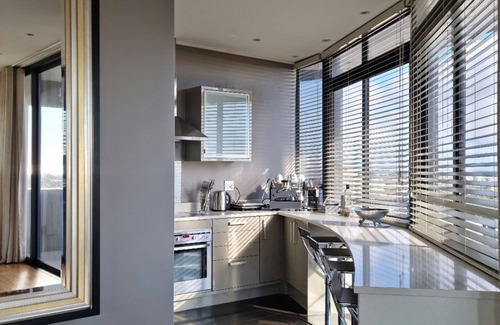 Century City Apartment | Manhattan Towers by Smart City Stays