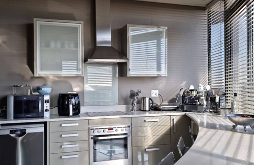 Century City Apartment | Manhattan Towers by Smart City Stays