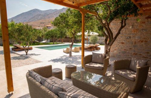 East Mani Villa | Mani Luxury Villa with Private Pool