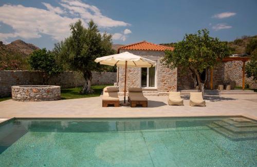 East Mani Villa | Mani Luxury Villa with Private Pool