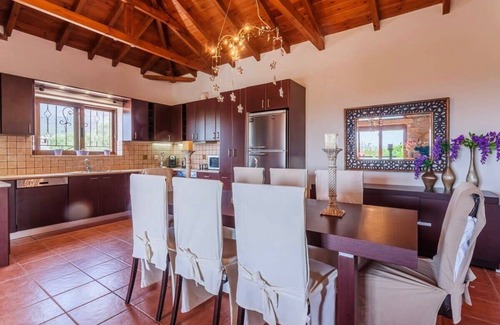 Riglia Apartment | Mani's Aura Seaside-Spacious Summer Retreat