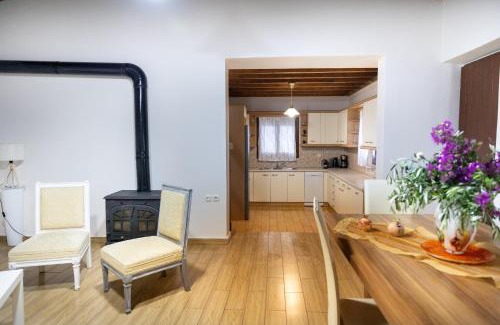 Omales House | Mani Sea & Stone House