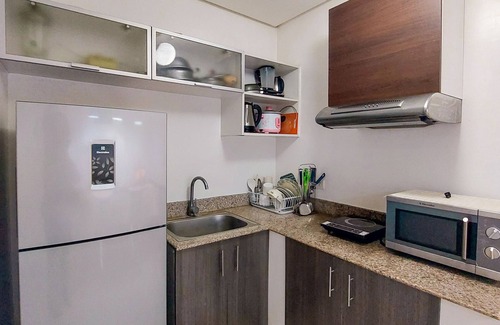 Ermita Night District Apartment | Manila Bay City View Room with Free Pool