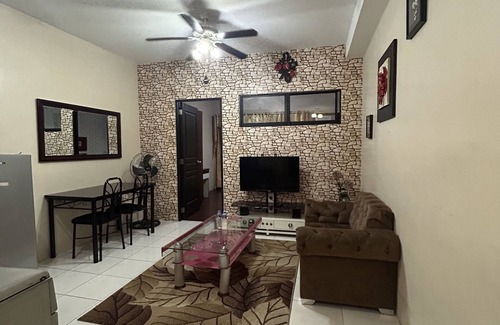 Ermita Night District Apartment | Manila Lee - Malate Bayview Mansion
