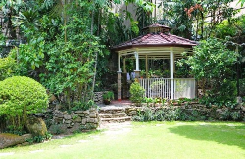 Valenzuela Bed & Breakfast | Manila Lux villa
