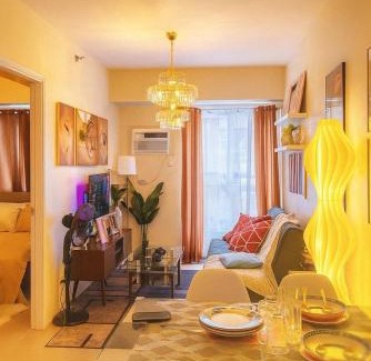 San Dionisio Apartment | Manila Stay near Manila Airport NAIA Mall Fast Wifi Kitchenette Rouzelea Nest