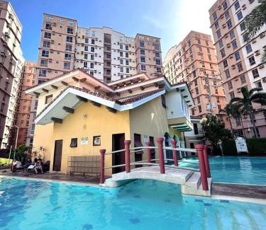 San Dionisio Apartment | Manila Stay near Manila Airport NAIA Mall Fast Wifi Kitchenette Rouzelea Nest