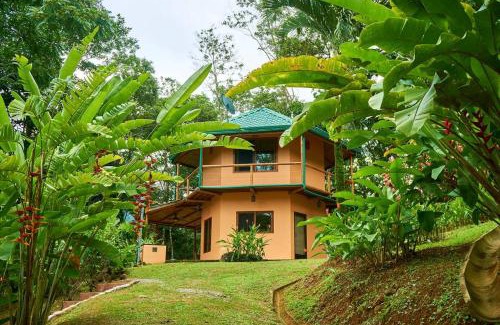 Ballena Bed & Breakfast | Manoas