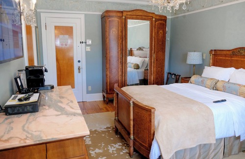 Montebello Hotel | Manoir Chamberland (Adults Only, No Pets)
