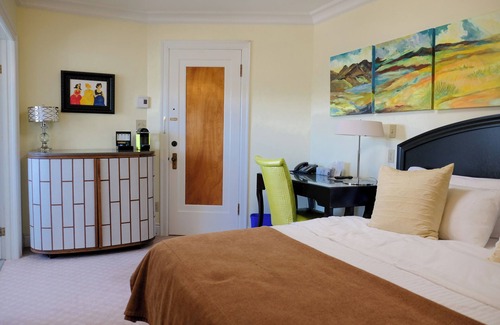 Montebello Hotel | Manoir Chamberland (Adults Only, No Pets)