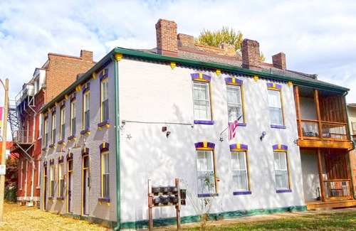 Benton Park Condo | Manoir de Brasseur - Historic Lemp/Soulard