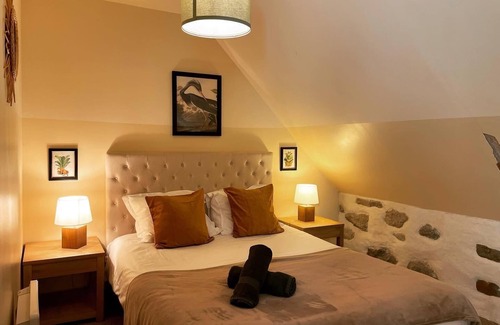 Mont-Dol Apartment | Manoir de la Bégaudière : Gîte Marion Dufresne