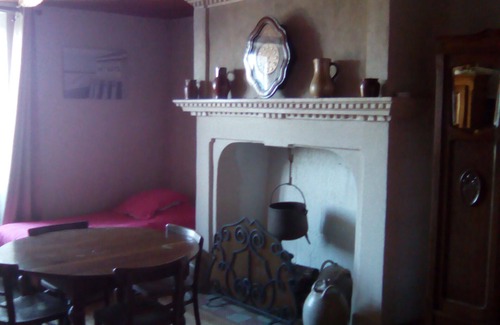Beaumont Bed & Breakfast | Manoir Le Cristal, Futuroscope from 33 euros