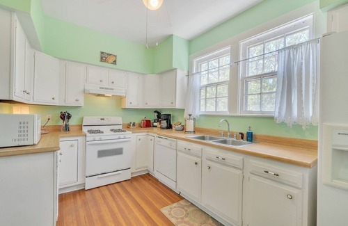 Willoughby Spit Cottage | Manor and Mutts #2 (3-Bedroom Cottage) - Pets Allowed by RedAwning